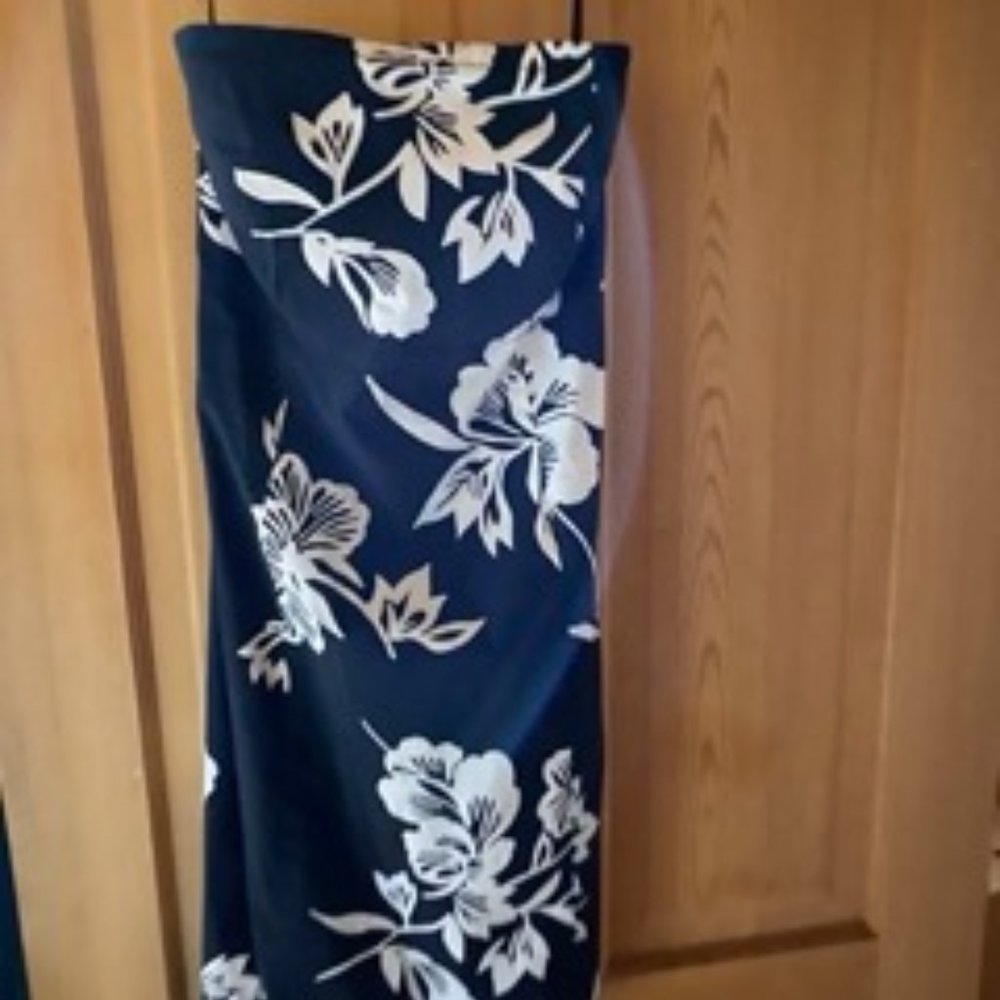 Floral Black & White Sleeveless 97% Cotton 3 % Lycra Spandex Dress Size 6 Gap